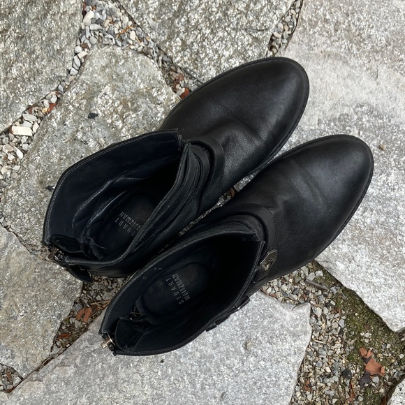 Stuart Weitzman - Picture 4 of 16